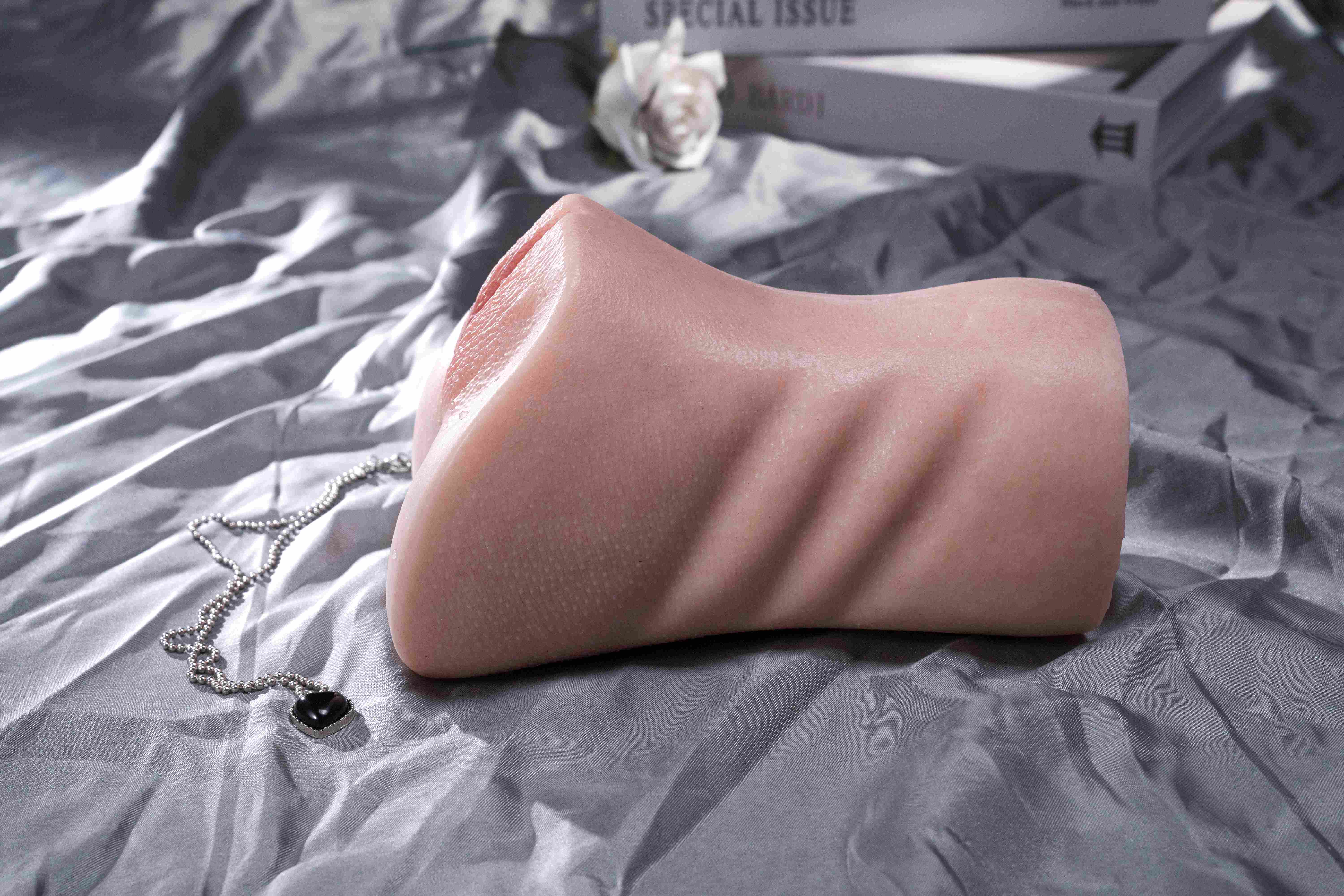 Free Shipping | 1 kg / 2.2 lb Medical‑Grade Silicone Handheld Male Masturbator — Ultra‑Soft Realistic Skin Texture, Travel & Home Friendly - Image 5