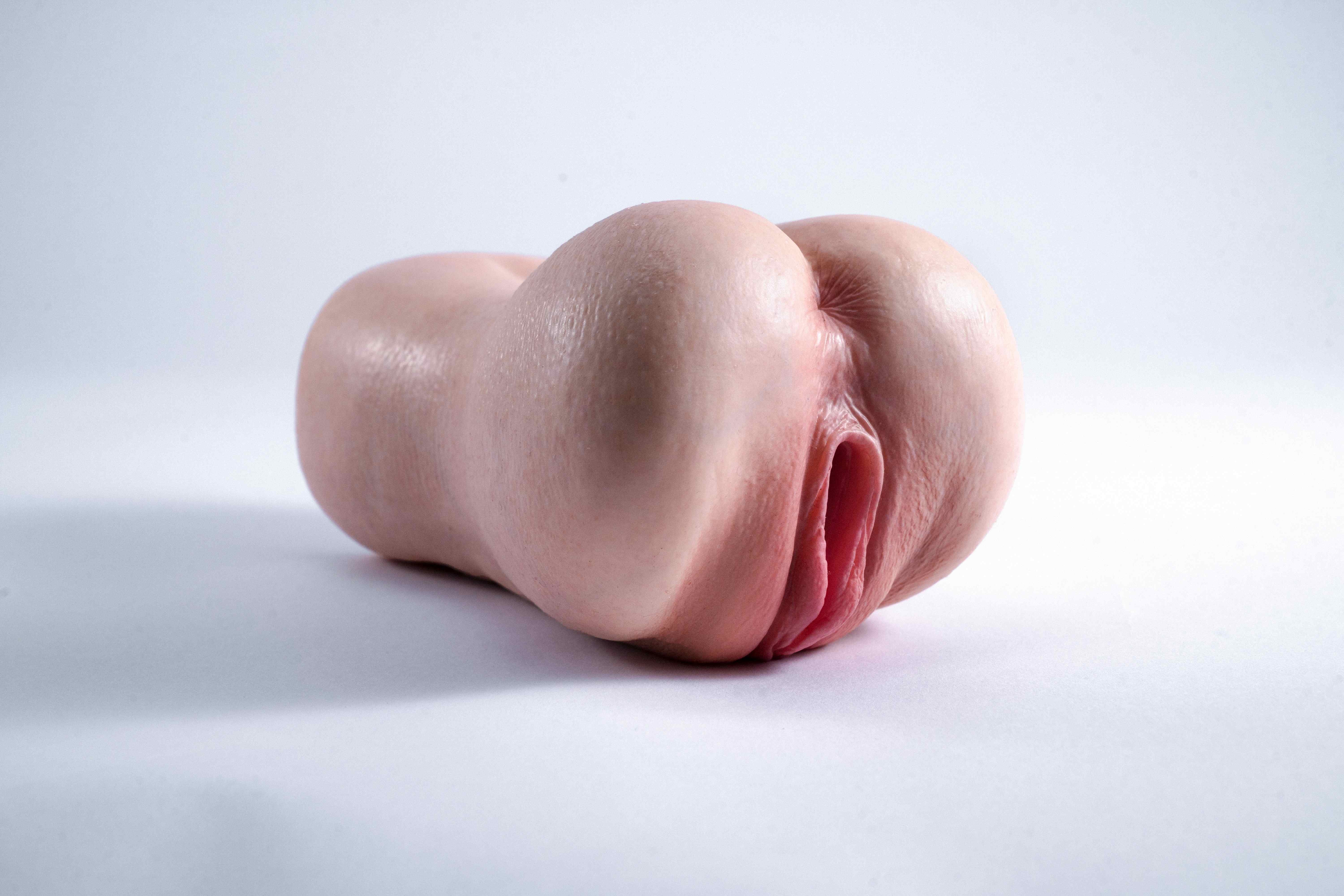 Free Shipping | 1 kg / 2.2 lb Medical‑Grade Silicone Handheld Male Masturbator — Ultra‑Soft Realistic Skin Texture, Travel & Home Friendly - Image 2