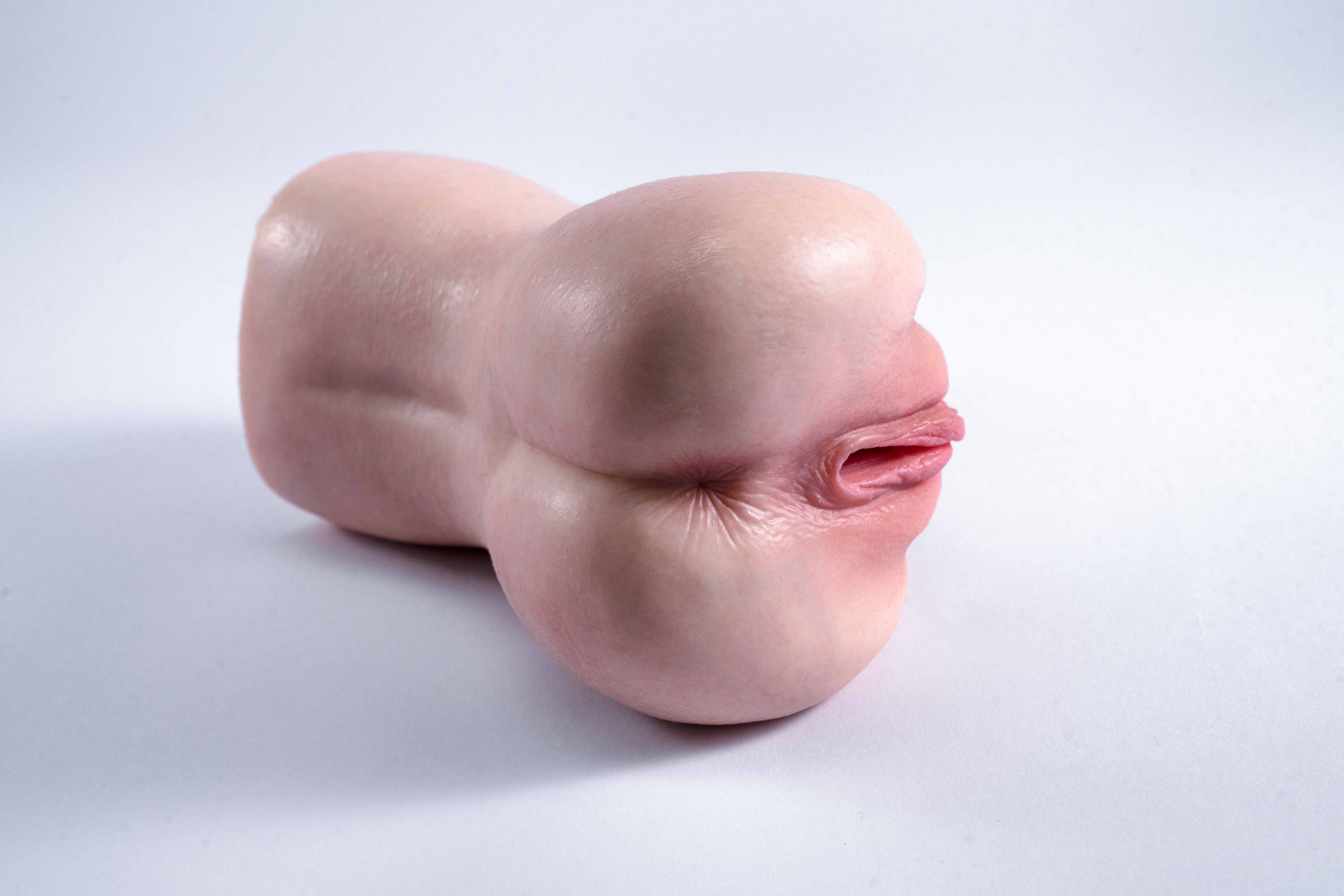Free Shipping | 1 kg / 2.2 lb Medical‑Grade Silicone Handheld Male Masturbator — Ultra‑Soft Realistic Skin Texture, Travel & Home Friendly - Image 3