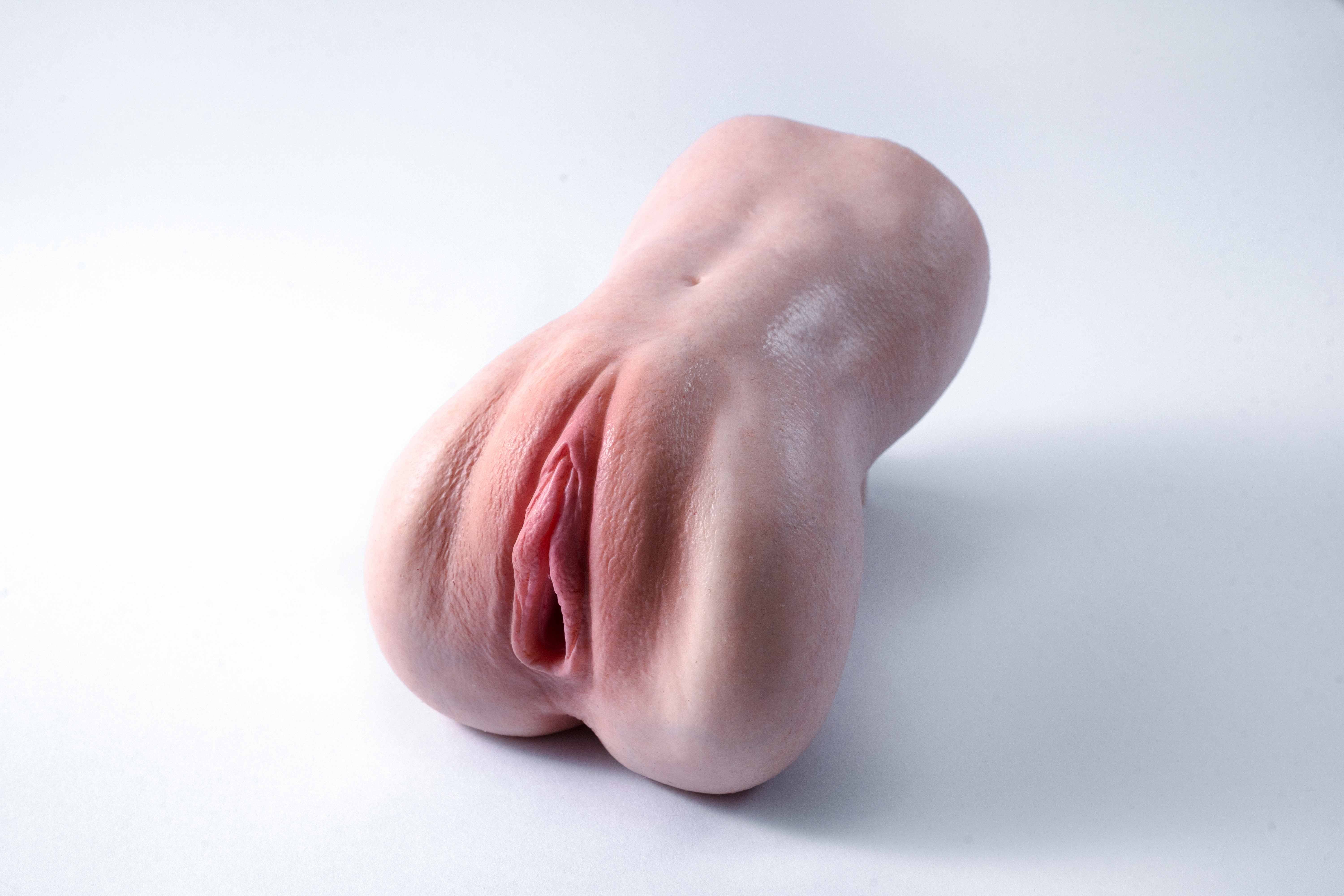 Free Shipping | 1 kg / 2.2 lb Medical‑Grade Silicone Handheld Male Masturbator — Ultra‑Soft Realistic Skin Texture, Travel & Home Friendly - Image 5