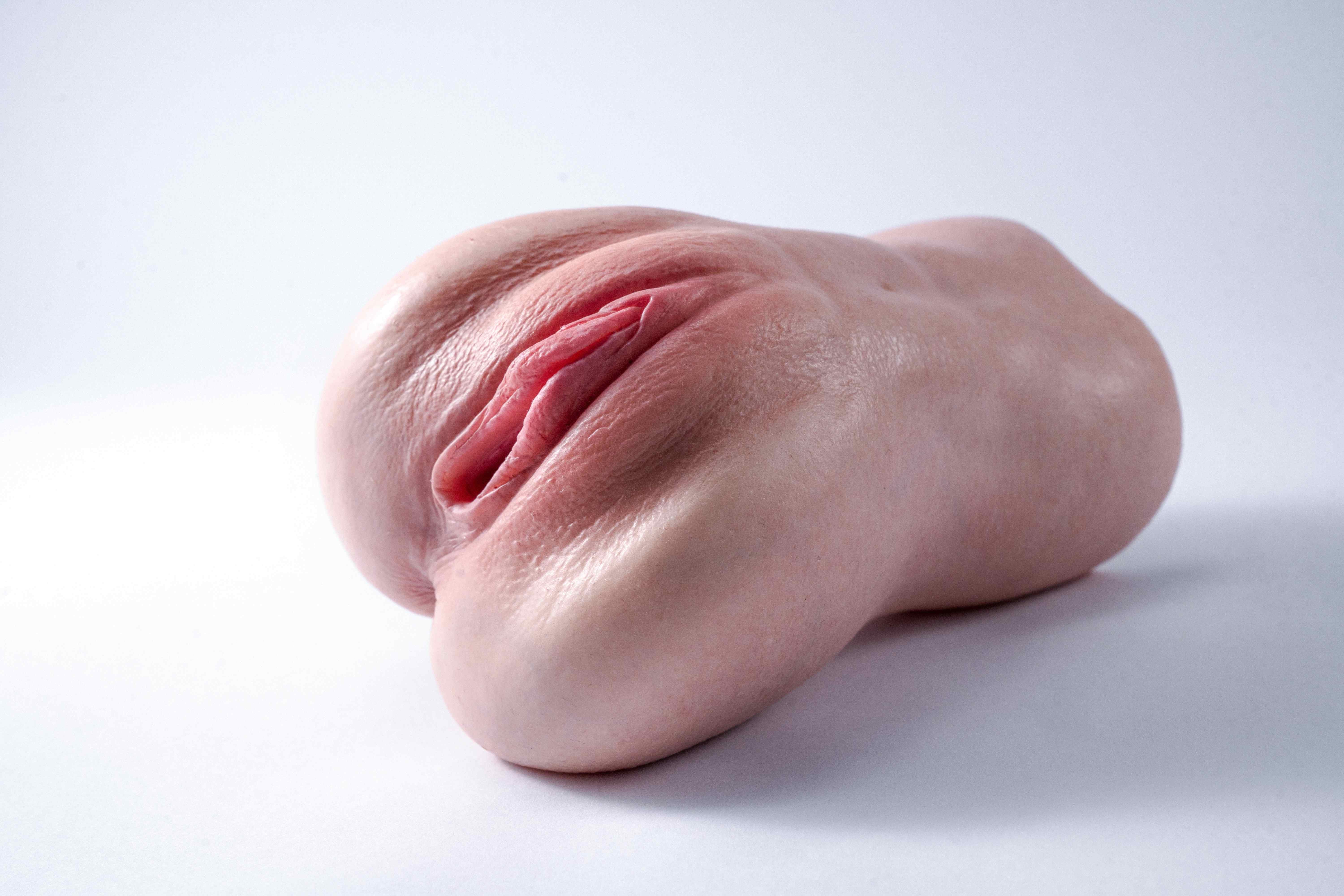 Free Shipping | 1 kg / 2.2 lb Medical‑Grade Silicone Handheld Male Masturbator — Ultra‑Soft Realistic Skin Texture, Travel & Home Friendly - Image 6