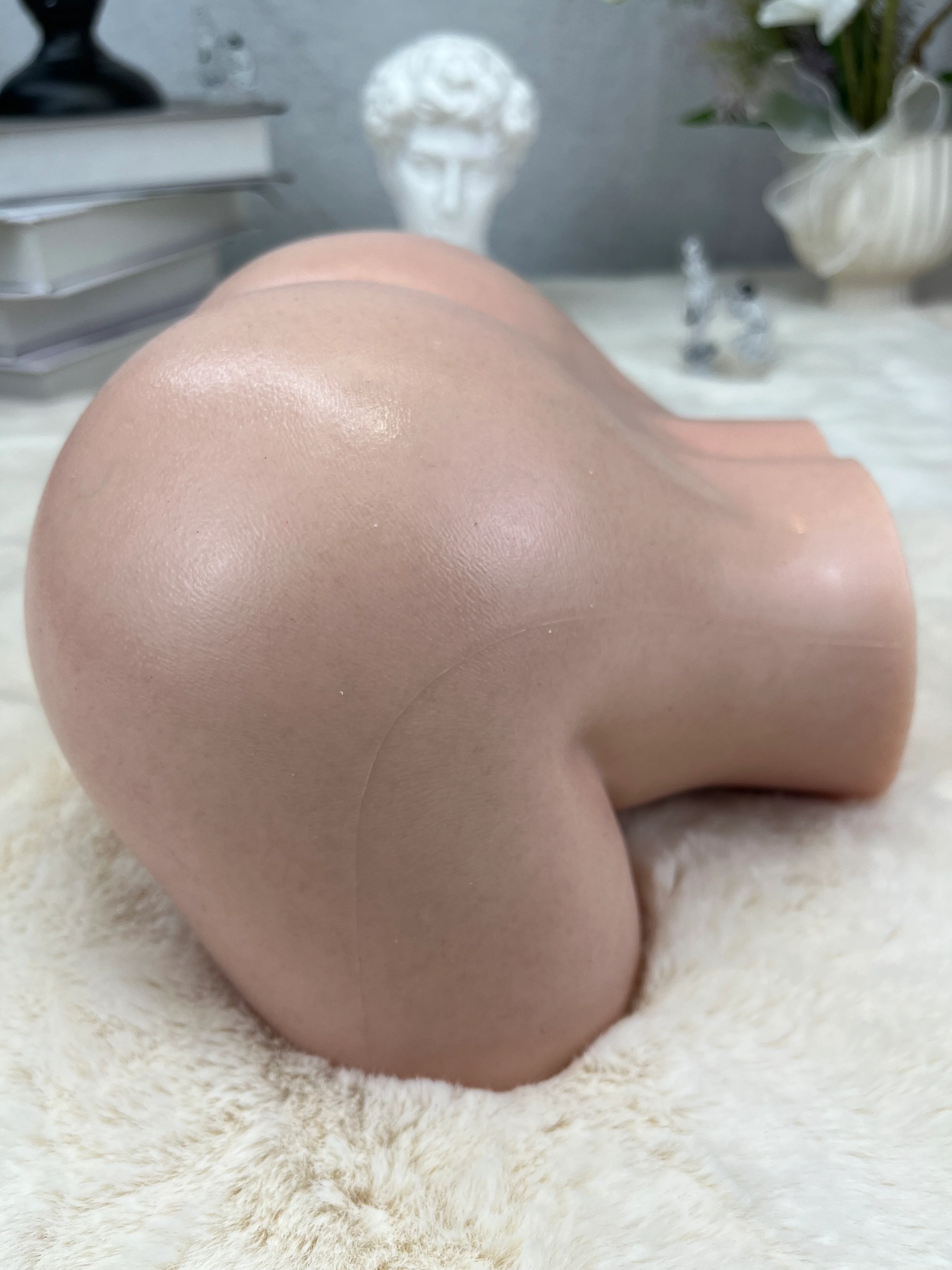 Free Shipping丨3.9kg/8.6lb Platinum Silicone Butt Model with Dual Openings – Ultra-Realistic Skin Texture, Compact & Discreet - Image 11